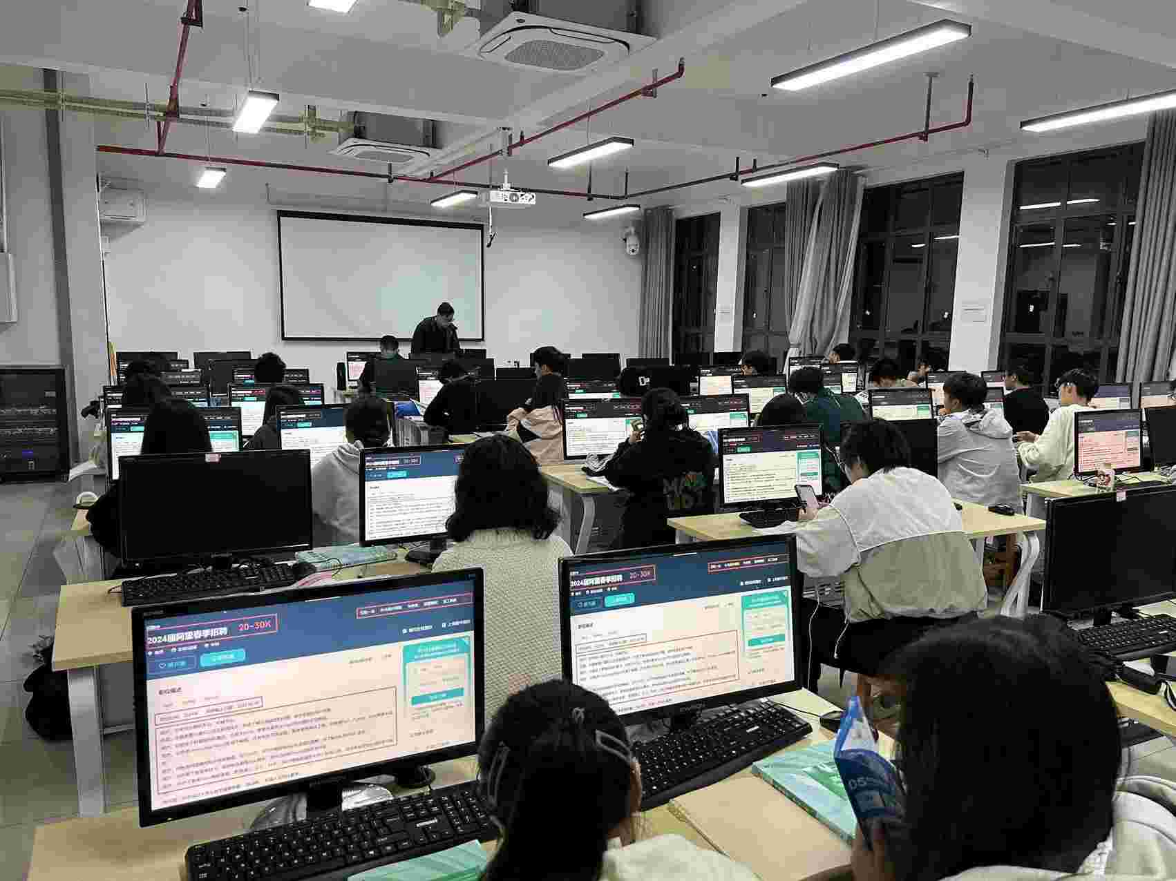 湖南財政經濟學院舉辦大數據相關職業規劃講座